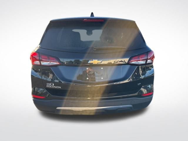 2022 Chevrolet Equinox LT photo 2