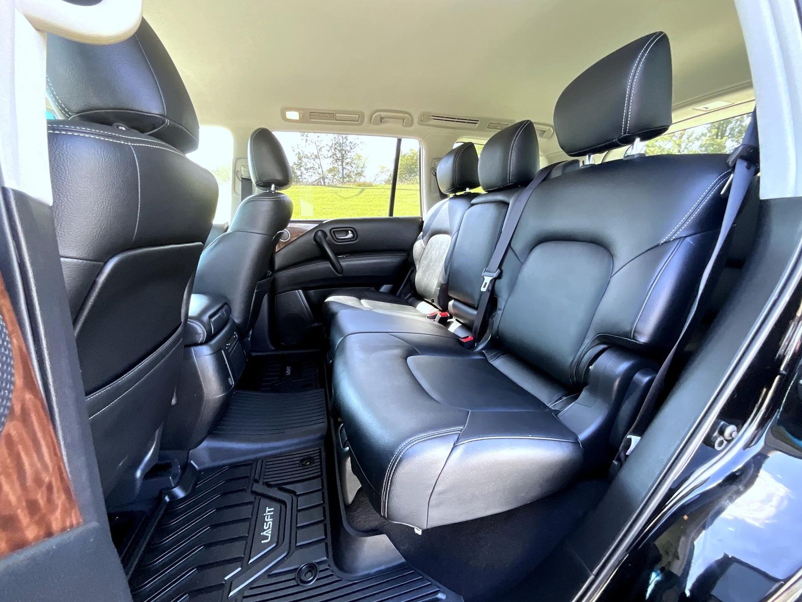 2019 Nissan Armada SV photo 16