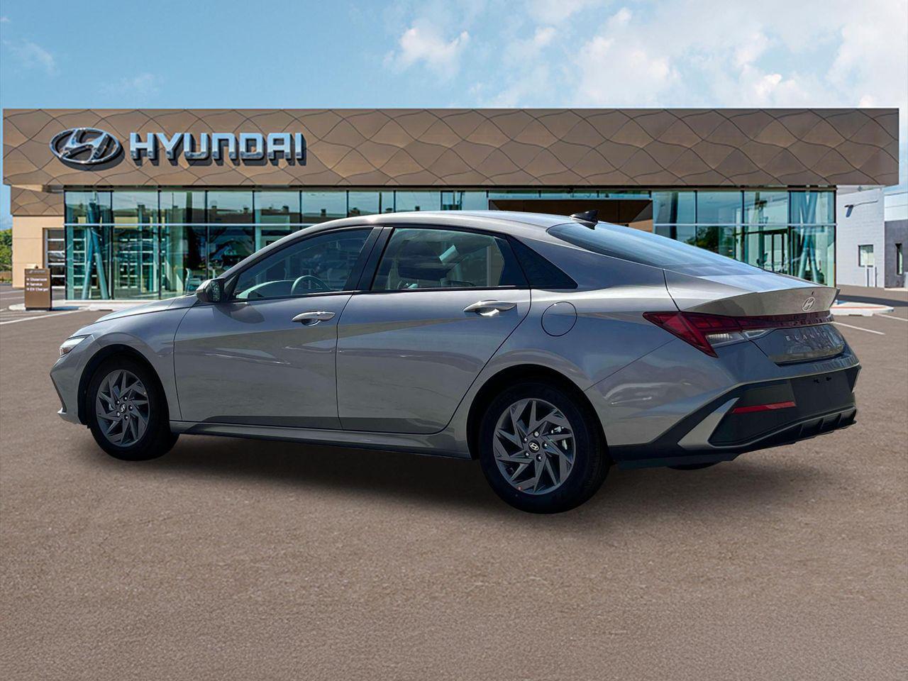 2025 Hyundai Elantra Hybrid Blue photo 4