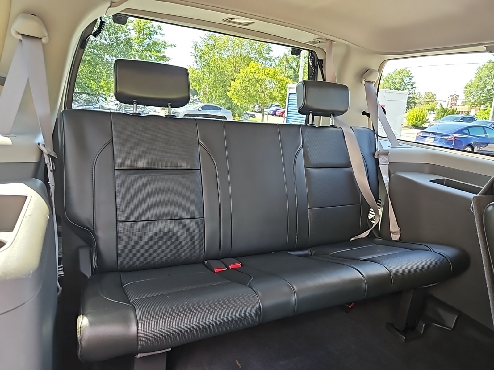 2005 Nissan Armada LE photo 30
