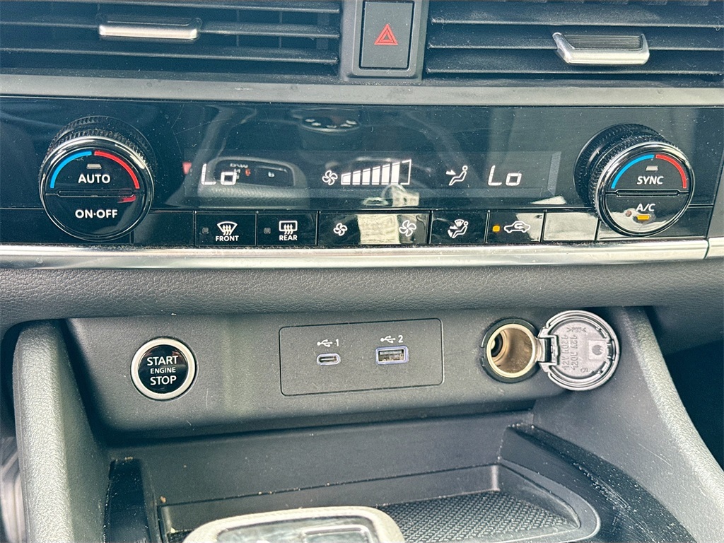 2023 Nissan Rogue SV photo 17