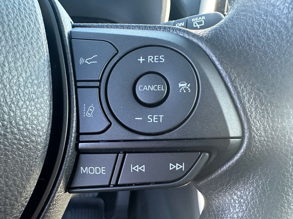 2025 Toyota RAV4 Hybrid XLE photo 20