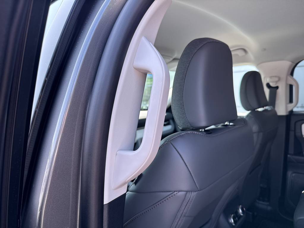 2025 Ford Explorer photo 16