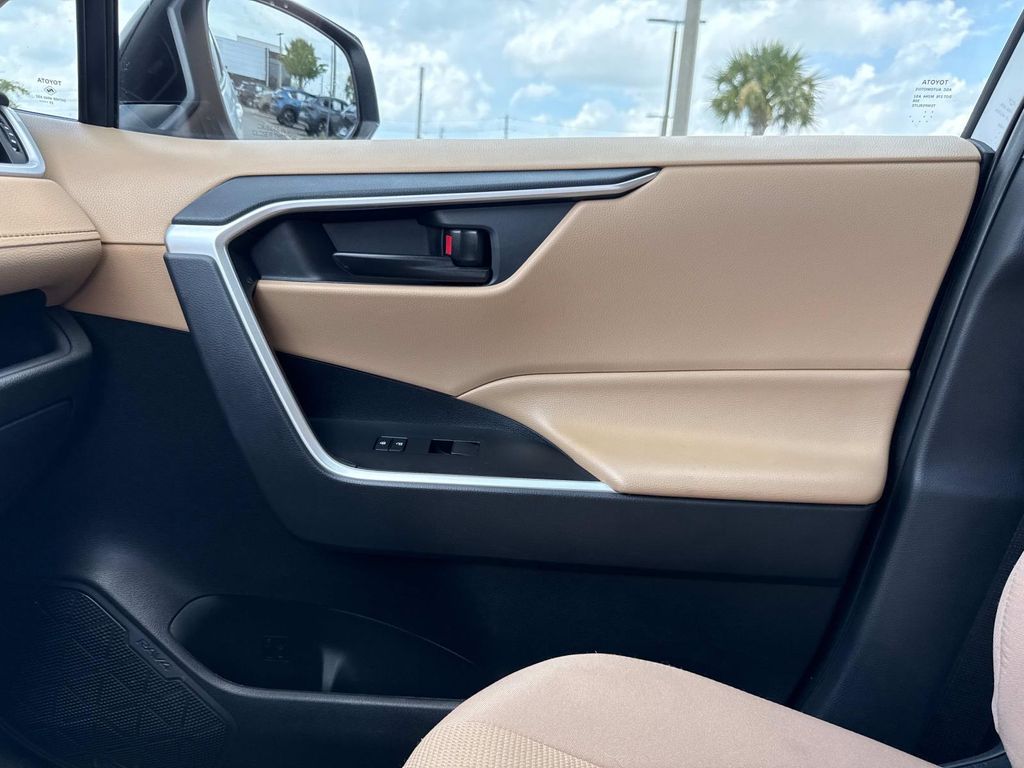 2024 Toyota RAV4 Hybrid LE photo 22