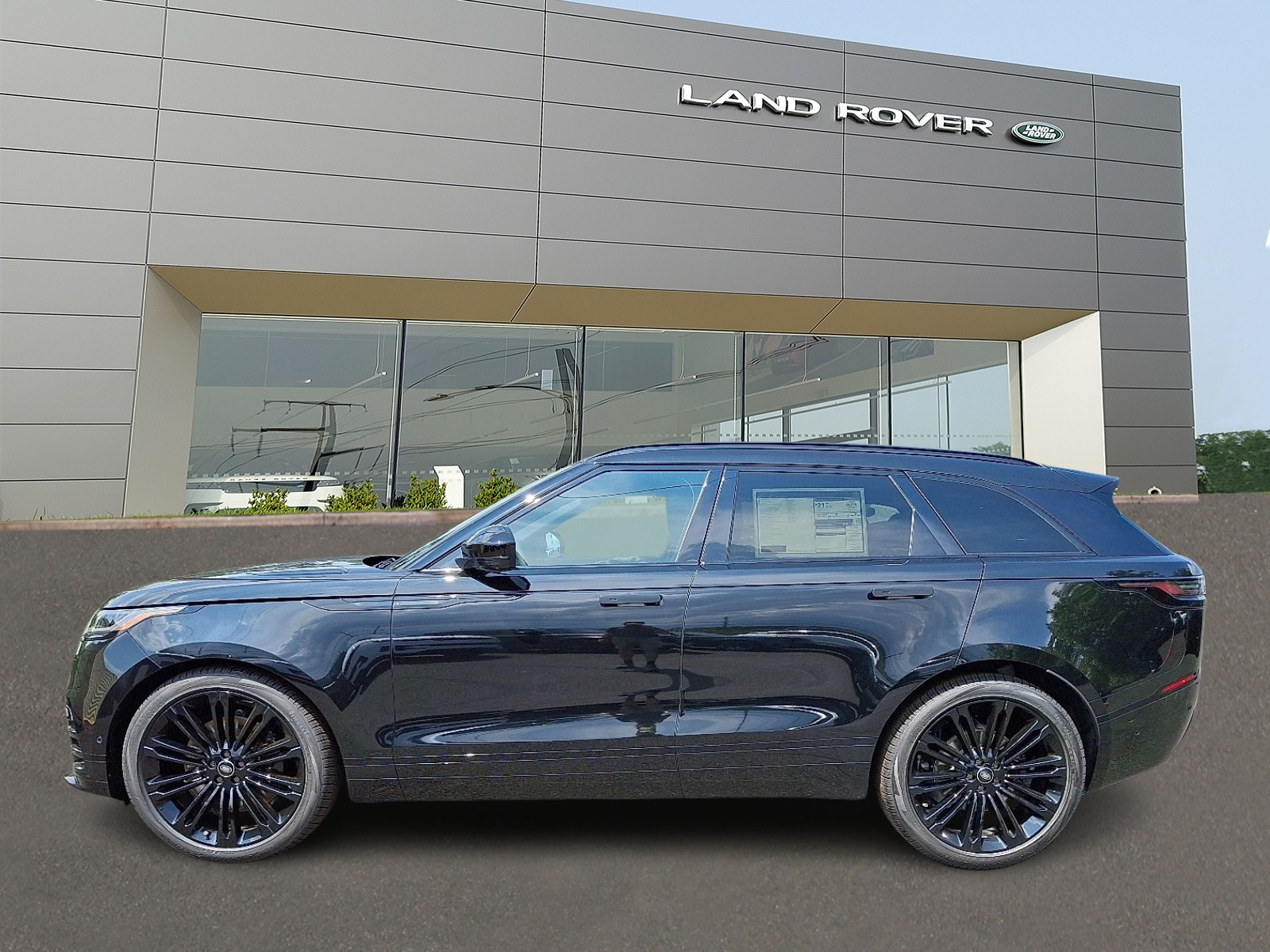 2026 Land Rover Range Rover Velar SE photo 3