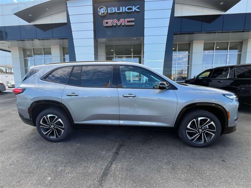 2025 Buick Enclave Sport Touring photo 2