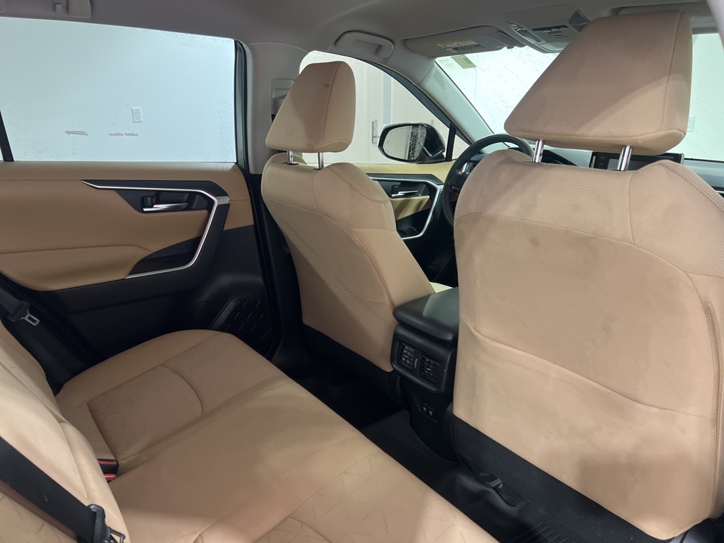 2020 Toyota RAV4 XLE photo 26