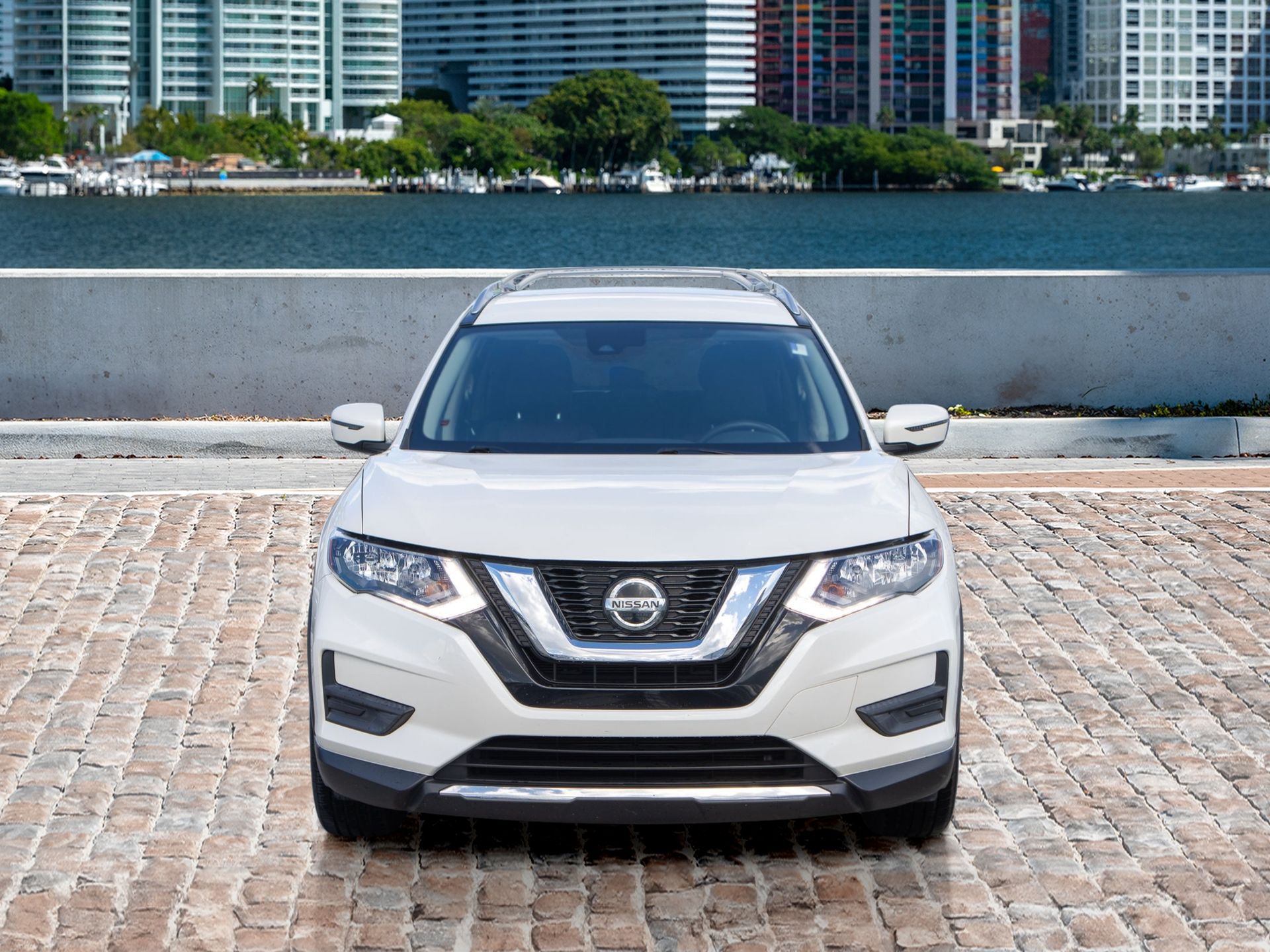 2019 Nissan Rogue SV photo 2