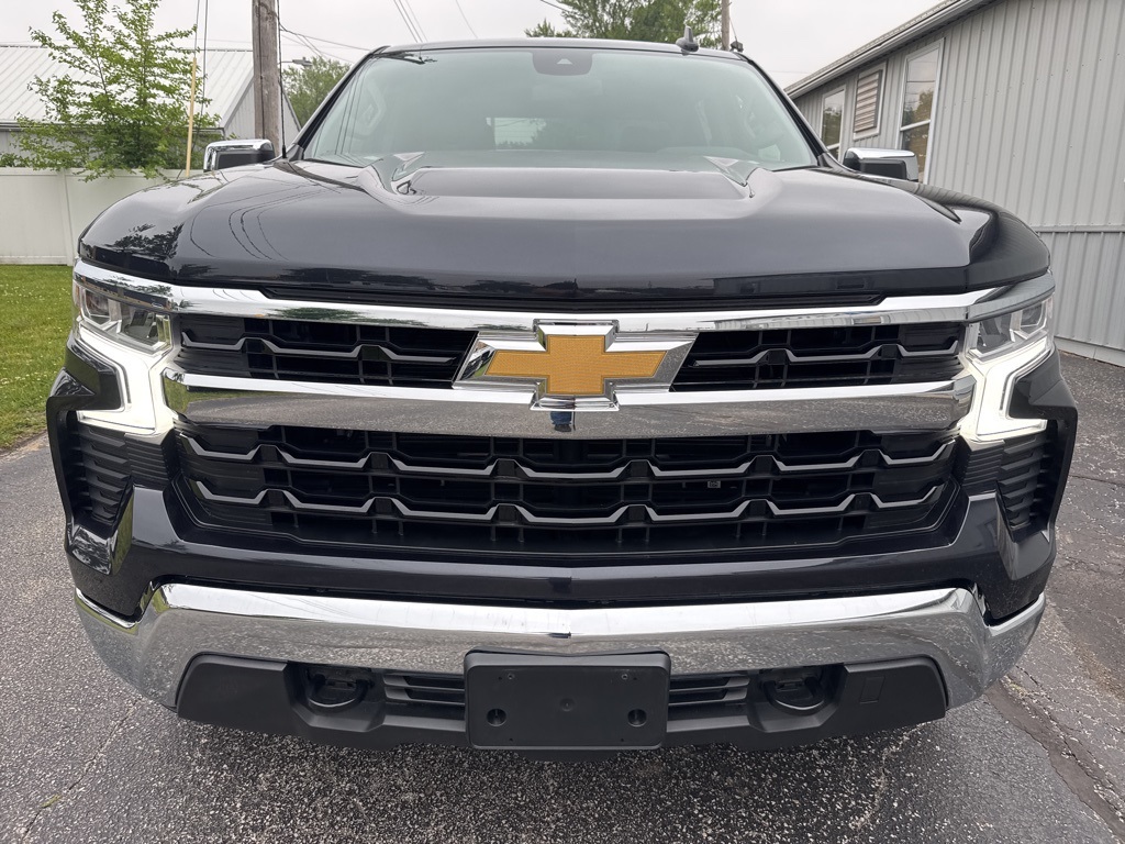 2024 Chevrolet Silverado 1500 LT photo 2