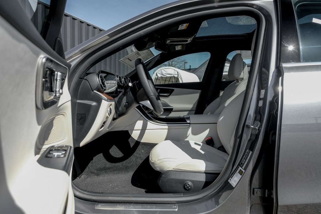 2025 Mercedes Benz C 300 4MATIC photo 12