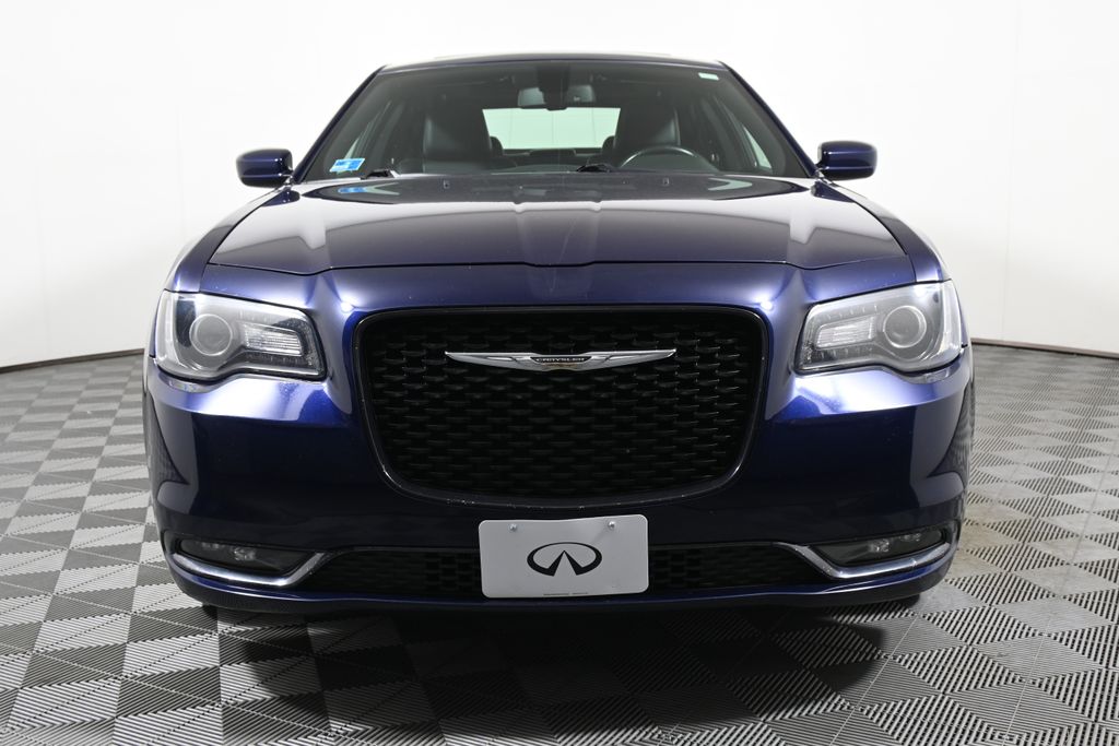 2017 Chrysler 300 S photo 9