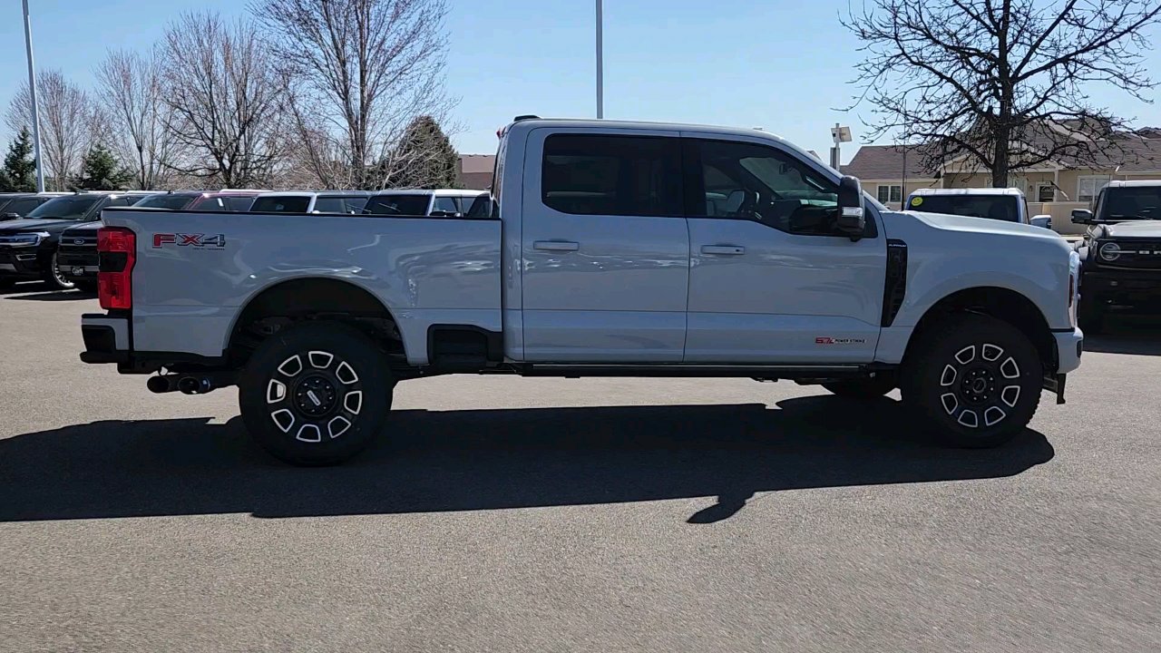 2025 Ford F-350 Platinum photo 4