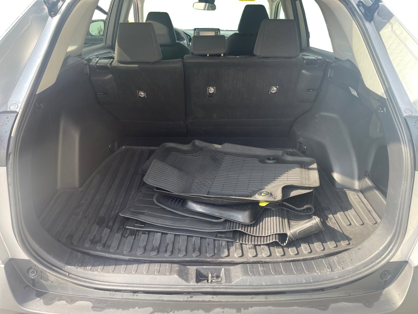 2021 Toyota RAV4 Hybrid LE photo 5
