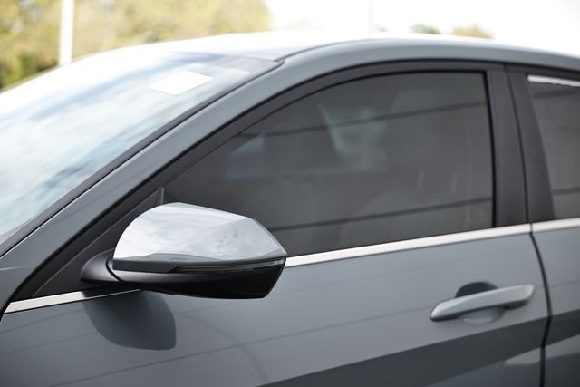 2022 Hyundai Elantra Limited photo 12