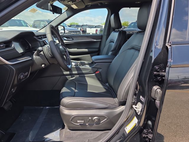 2025 Jeep Grand Cherokee Limited photo 3