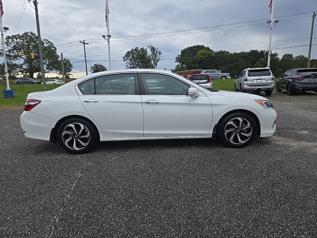 2017 Honda Accord EX photo 4
