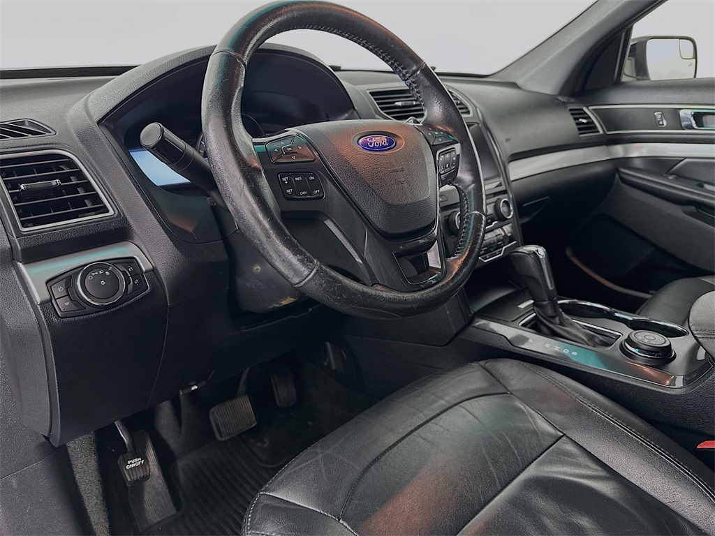 2016 Ford Explorer XLT photo 7