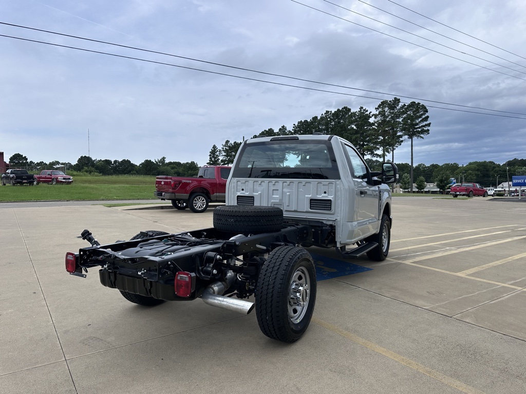 2025 Ford F-350 photo 4