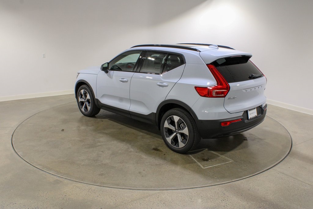 2026 Volvo XC40 Plus photo 2