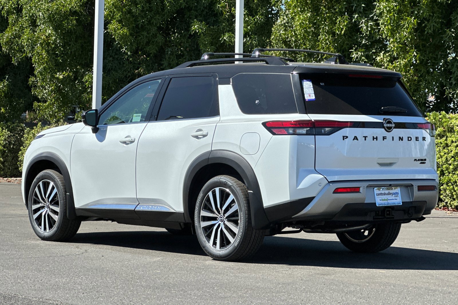2025 Nissan Pathfinder Platinum photo 6
