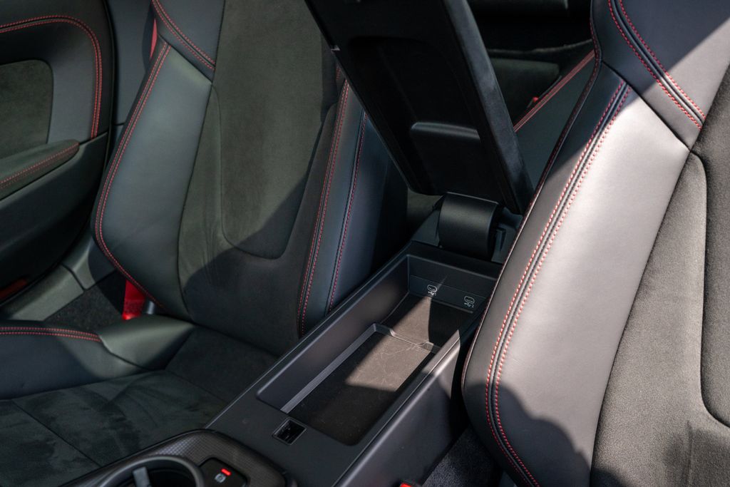 2023 Porsche 911 4 GTS photo 32