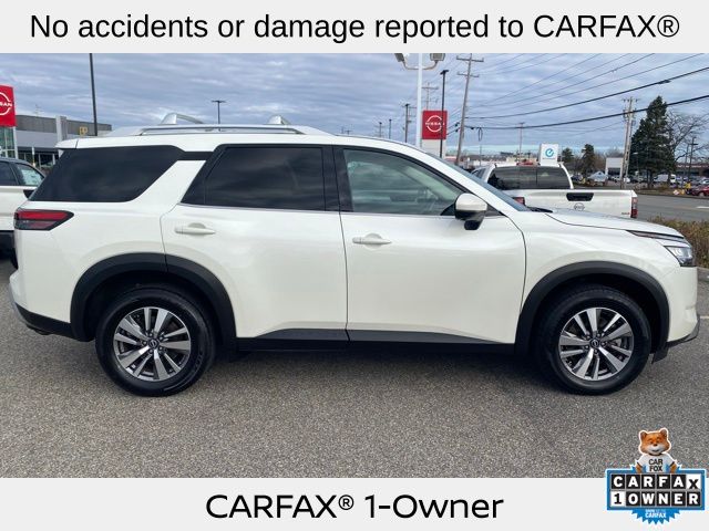 2023 Nissan Pathfinder SL photo 2