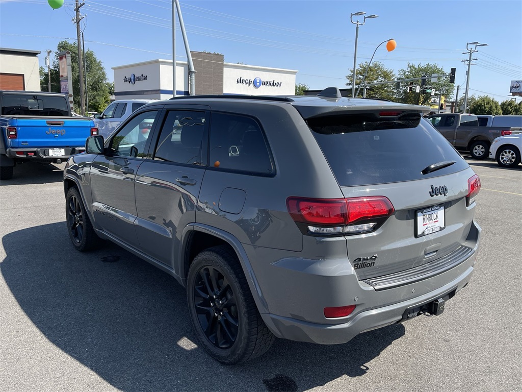 2021 Jeep Grand Cherokee Laredo X photo 2