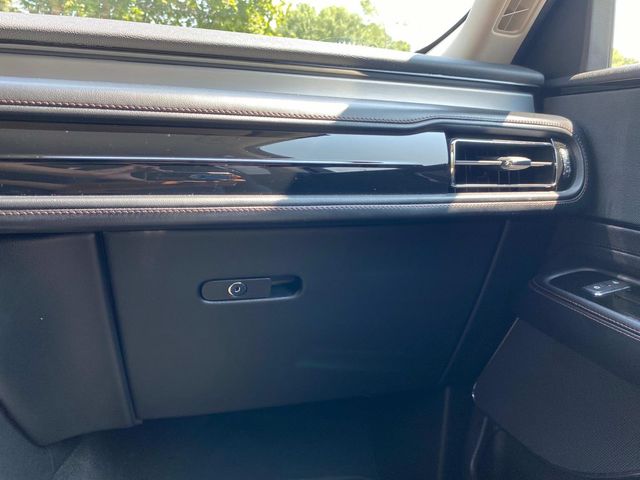 2022 Lincoln Aviator Standard photo 14