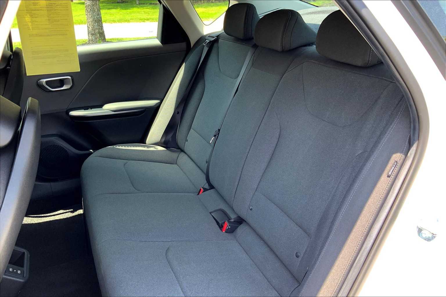 2025 Kia K4 LXS photo 18