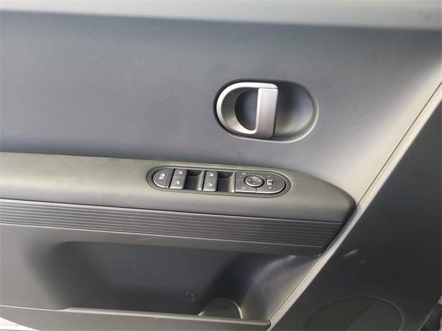 2025 Hyundai Ioniq 5 SE photo 10