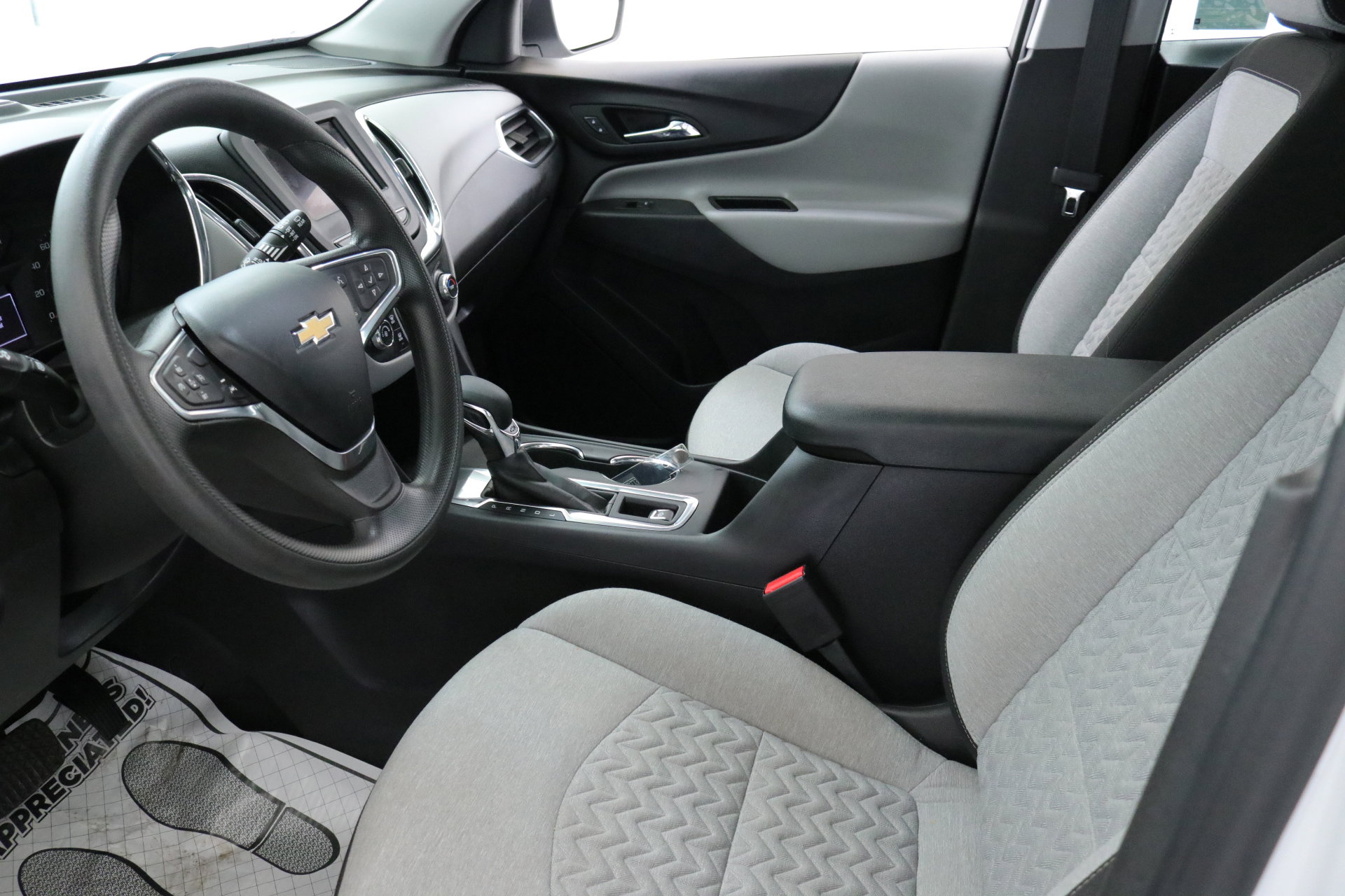 2022 Chevrolet Equinox LS photo 23