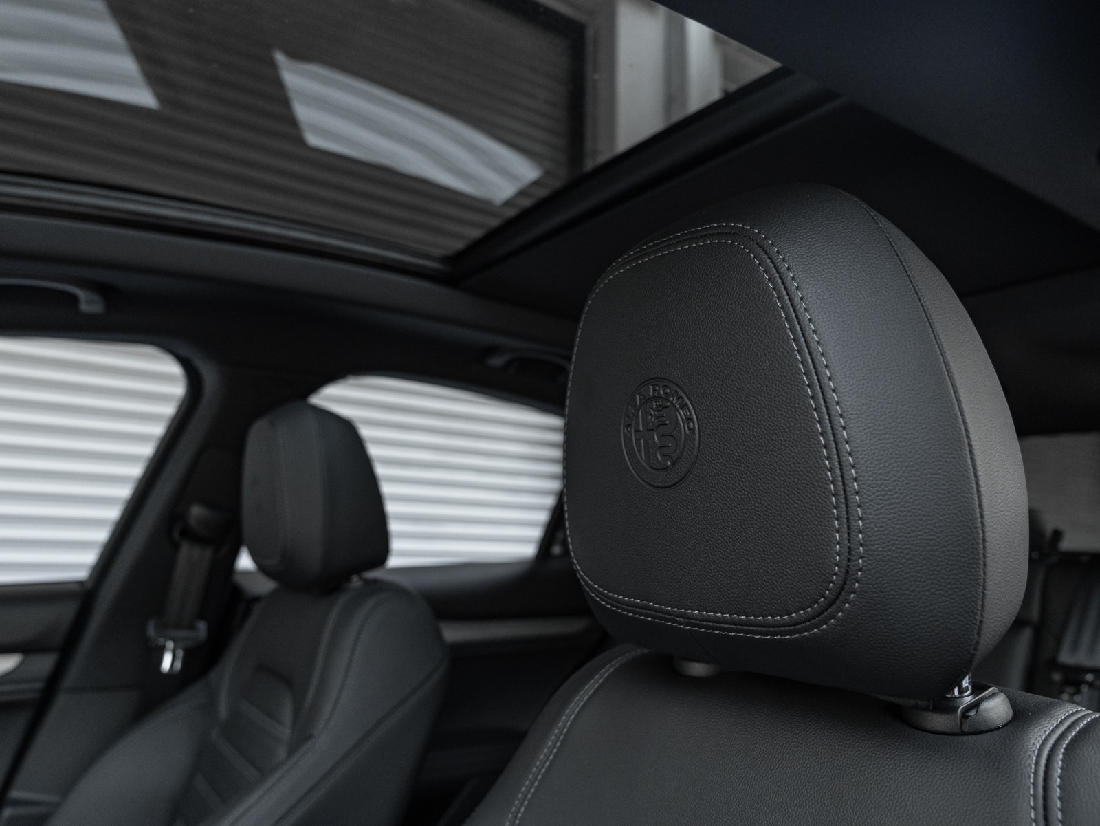 2024 Alfa Romeo Stelvio photo 23