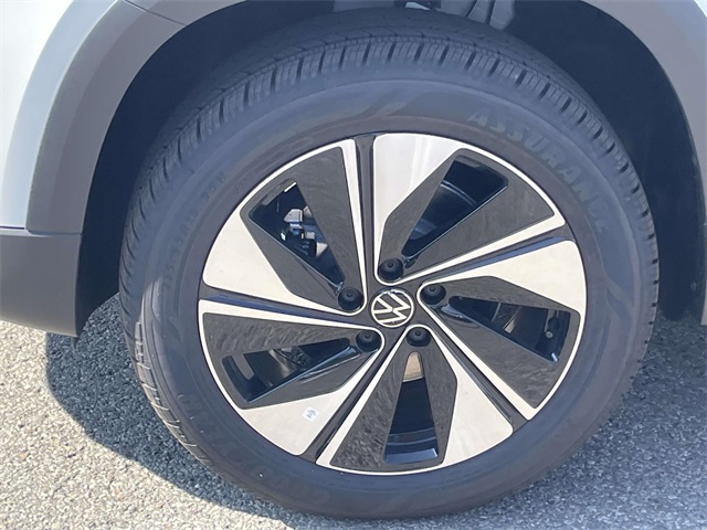2025 Volkswagen Taos SE photo 9