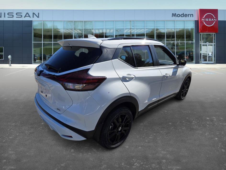 2022 Nissan Kicks SR photo 4