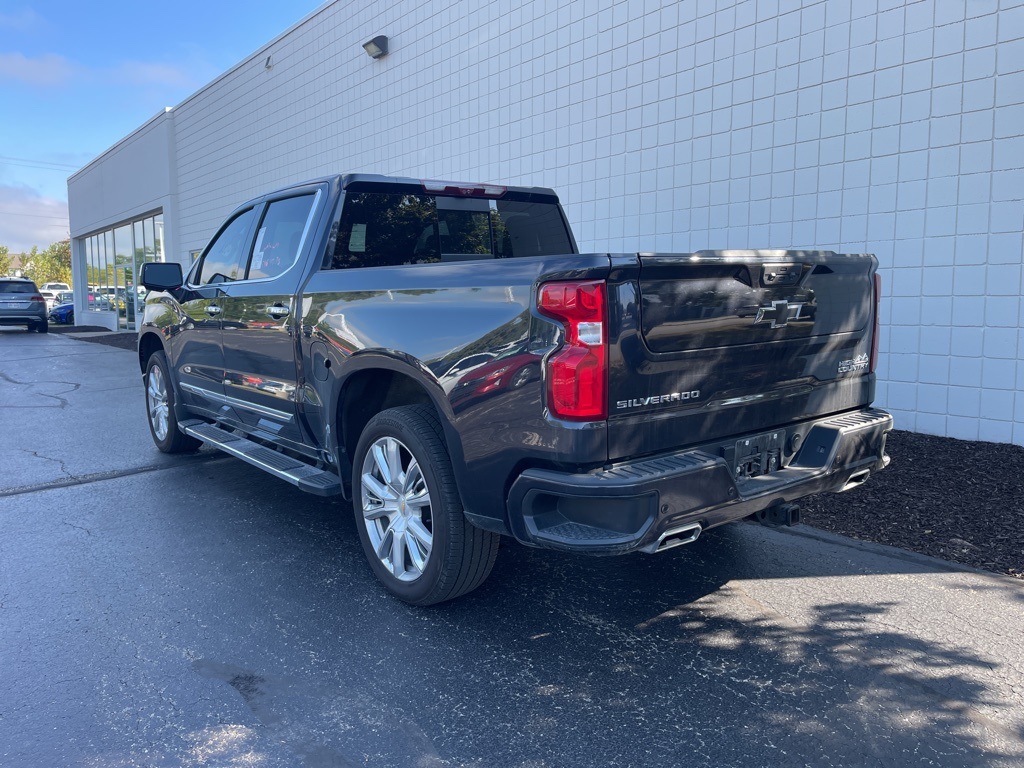 2022 Chevrolet Silverado 1500 High Country photo 2