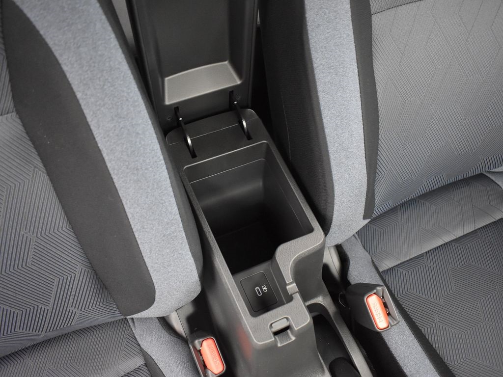 2025 Nissan Versa 1.6 SV photo 23