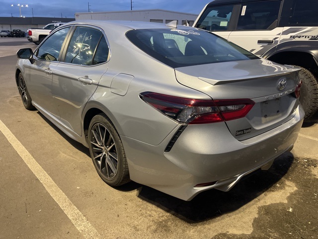 2022 Toyota Camry SE photo 4