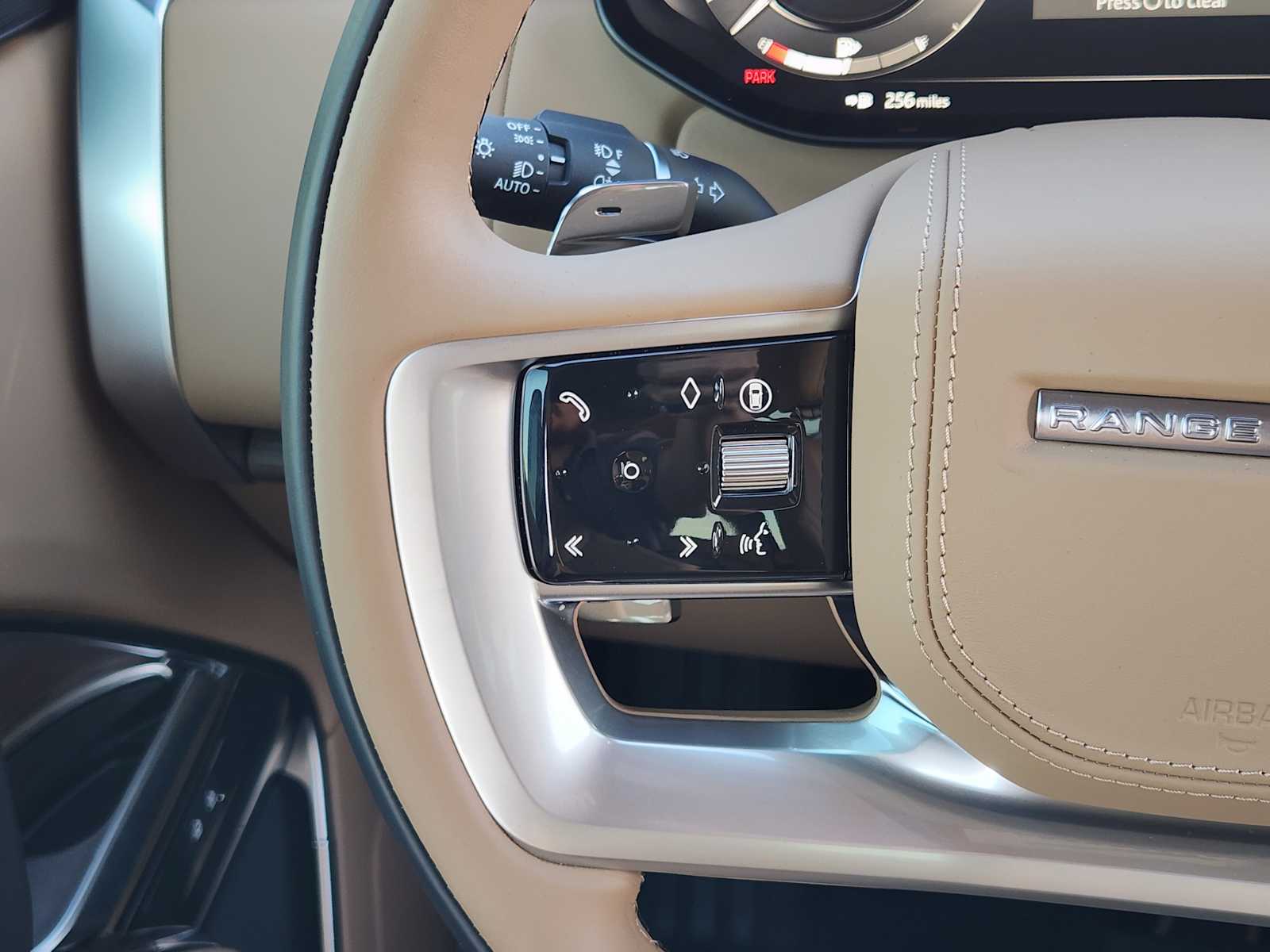 2025 Land Rover Range Rover SE photo 26
