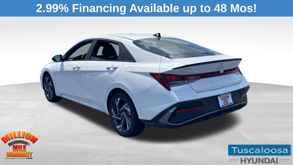 2025 Hyundai Elantra SEL Sport photo 3