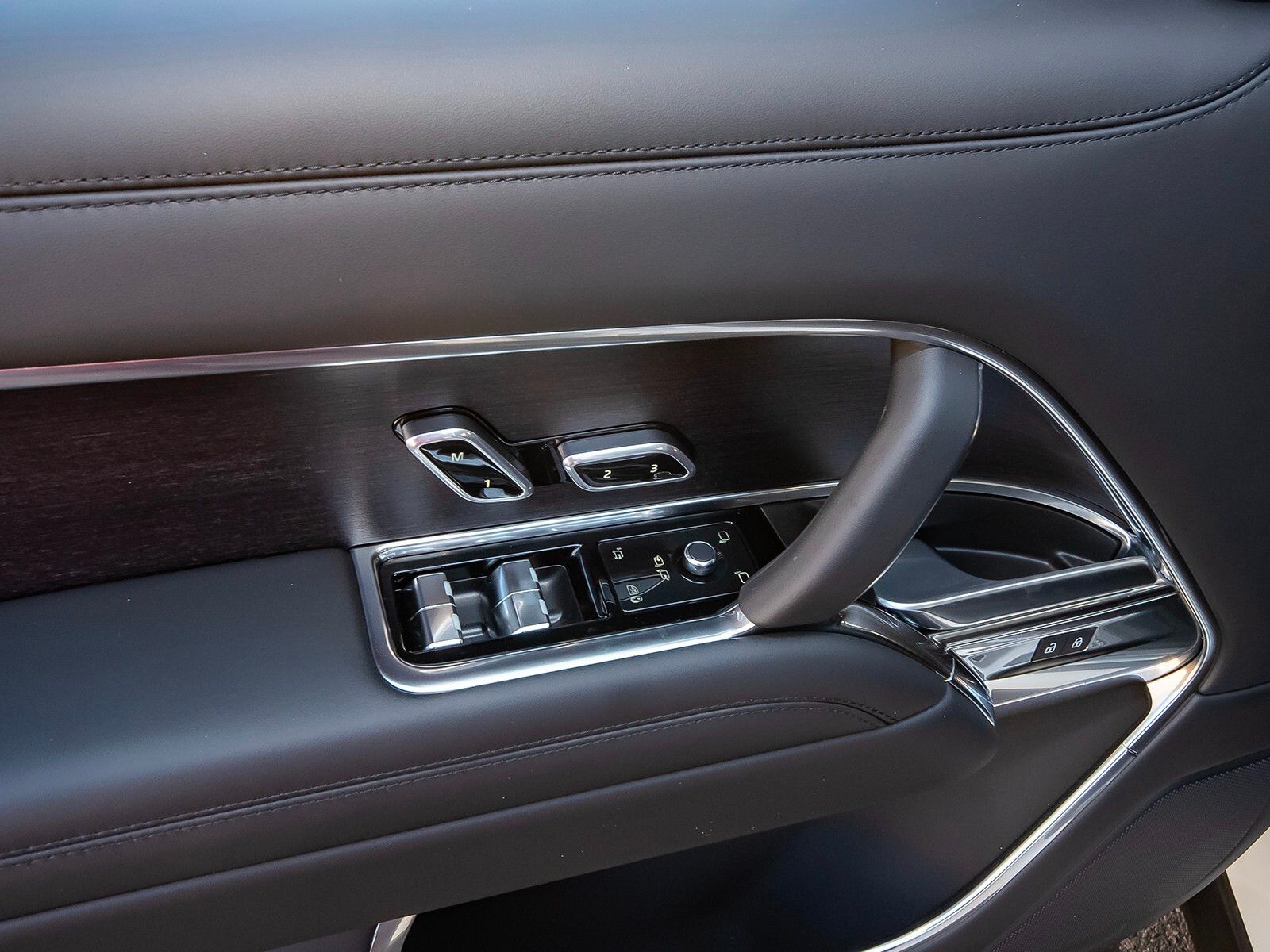 2025 Land Rover Range Rover SE photo 29