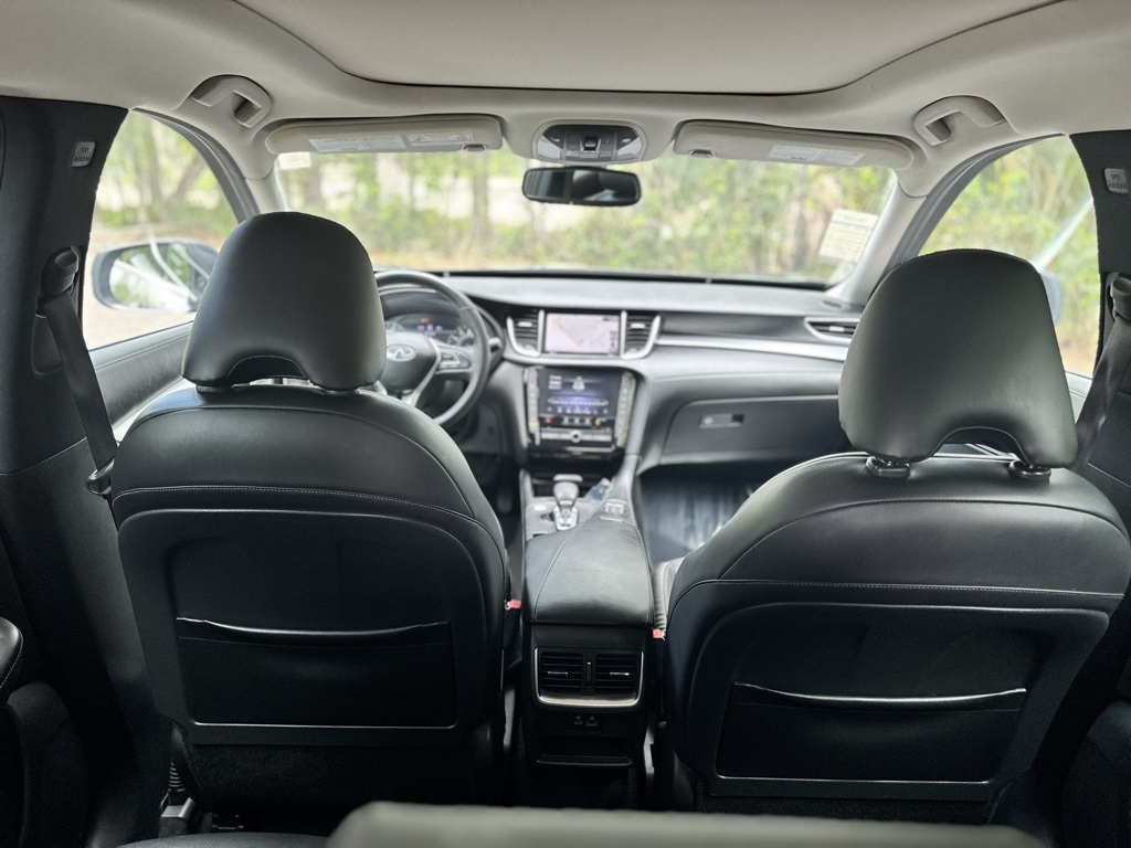 2022 Infiniti QX50 Essential photo 7