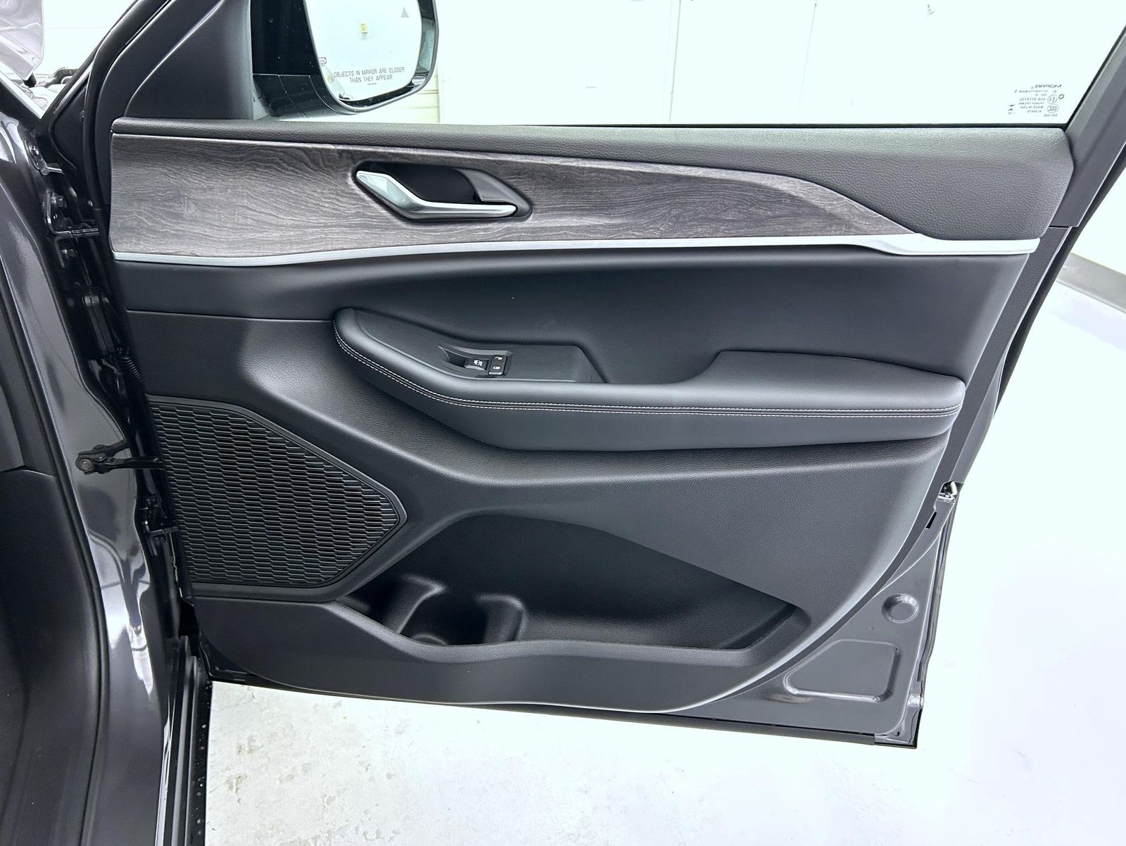 2025 Jeep Grand Cherokee Limited photo 16
