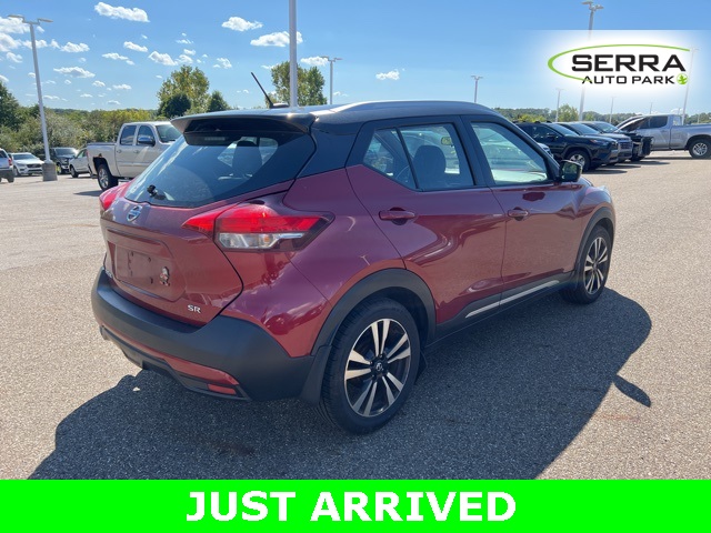 2019 Nissan Kicks SR photo 3