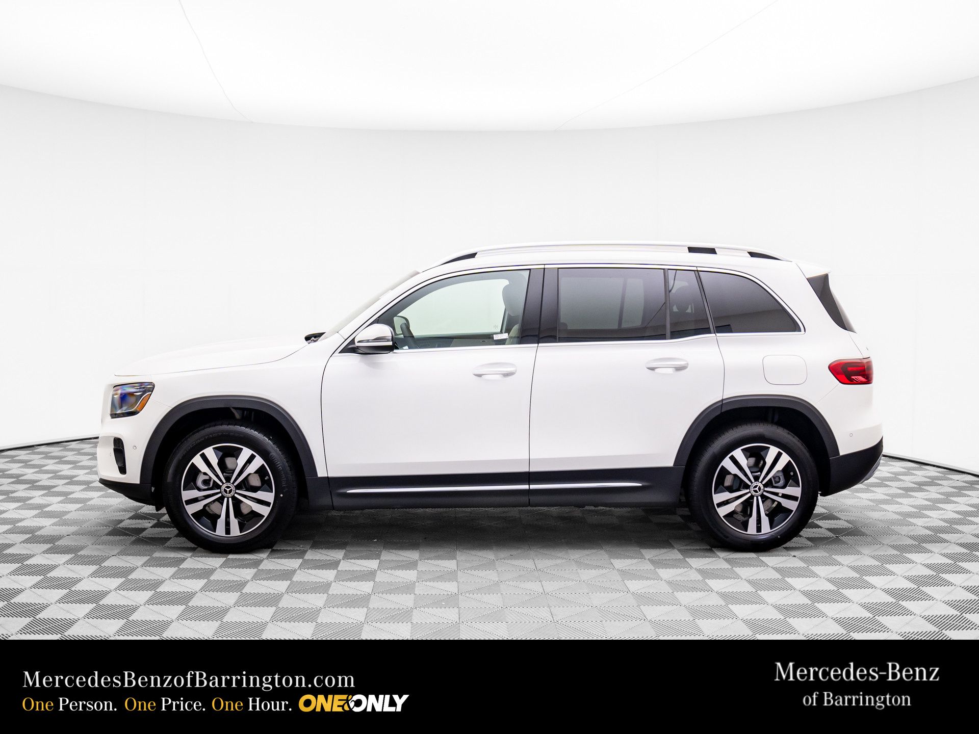 2025 Mercedes Benz GLB 250 4MATIC photo 2