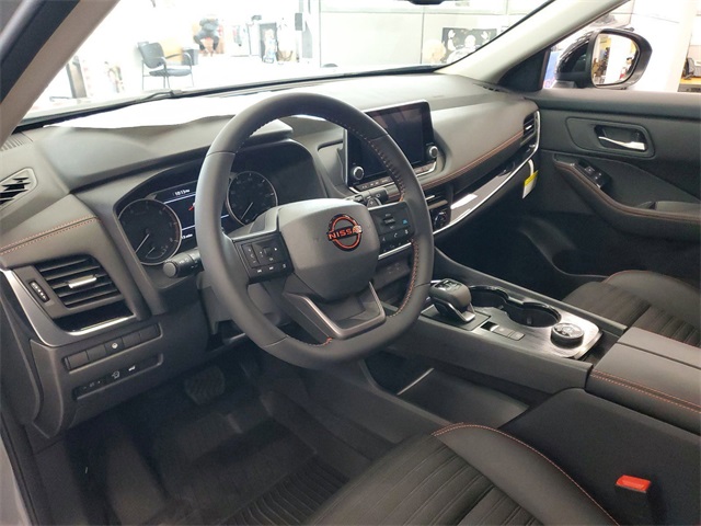 2025 Nissan Rogue SV photo 6