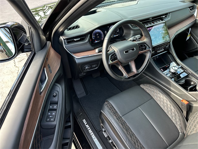 2025 Jeep Grand Cherokee Summit photo 31