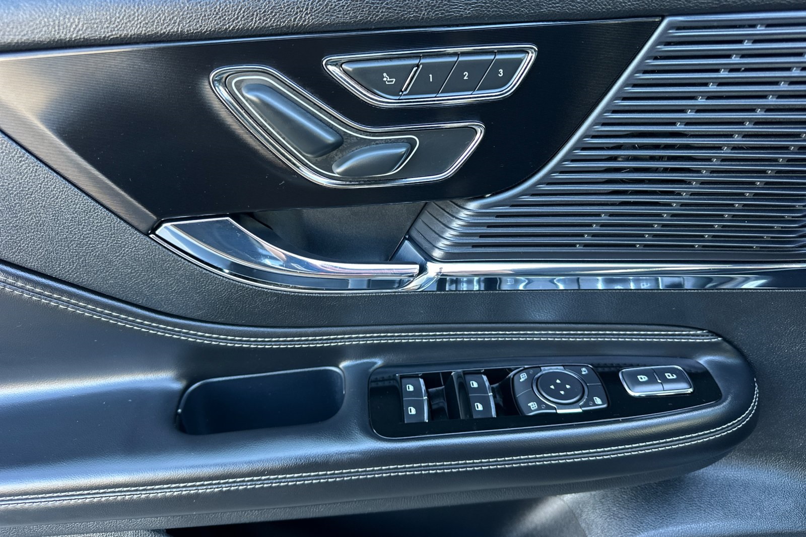 2021 Lincoln Corsair Standard photo 10