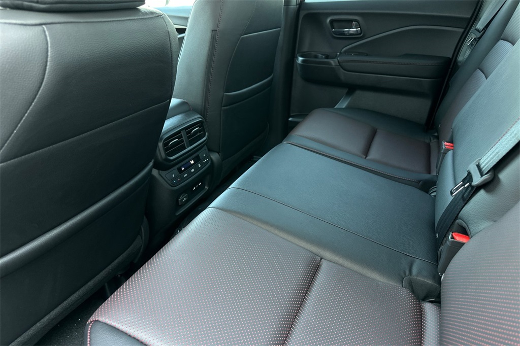 2025 Honda Ridgeline Black Edition photo 10