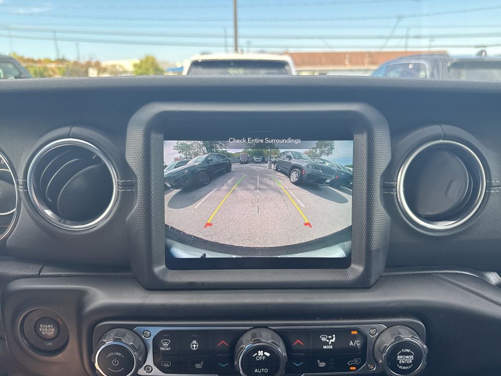 2020 Jeep Wrangler Unlimited Sahara photo 22