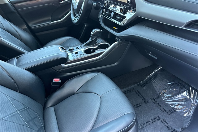 2024 Toyota Highlander Platinum photo 15